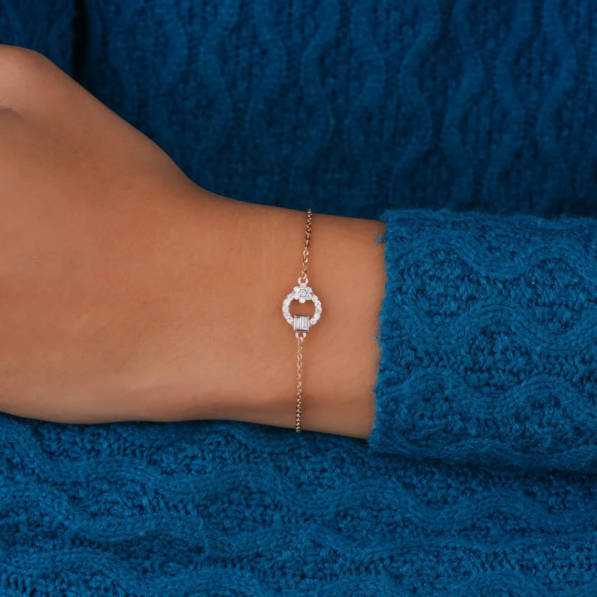 Open Circle Baguette Light weight Bracelet